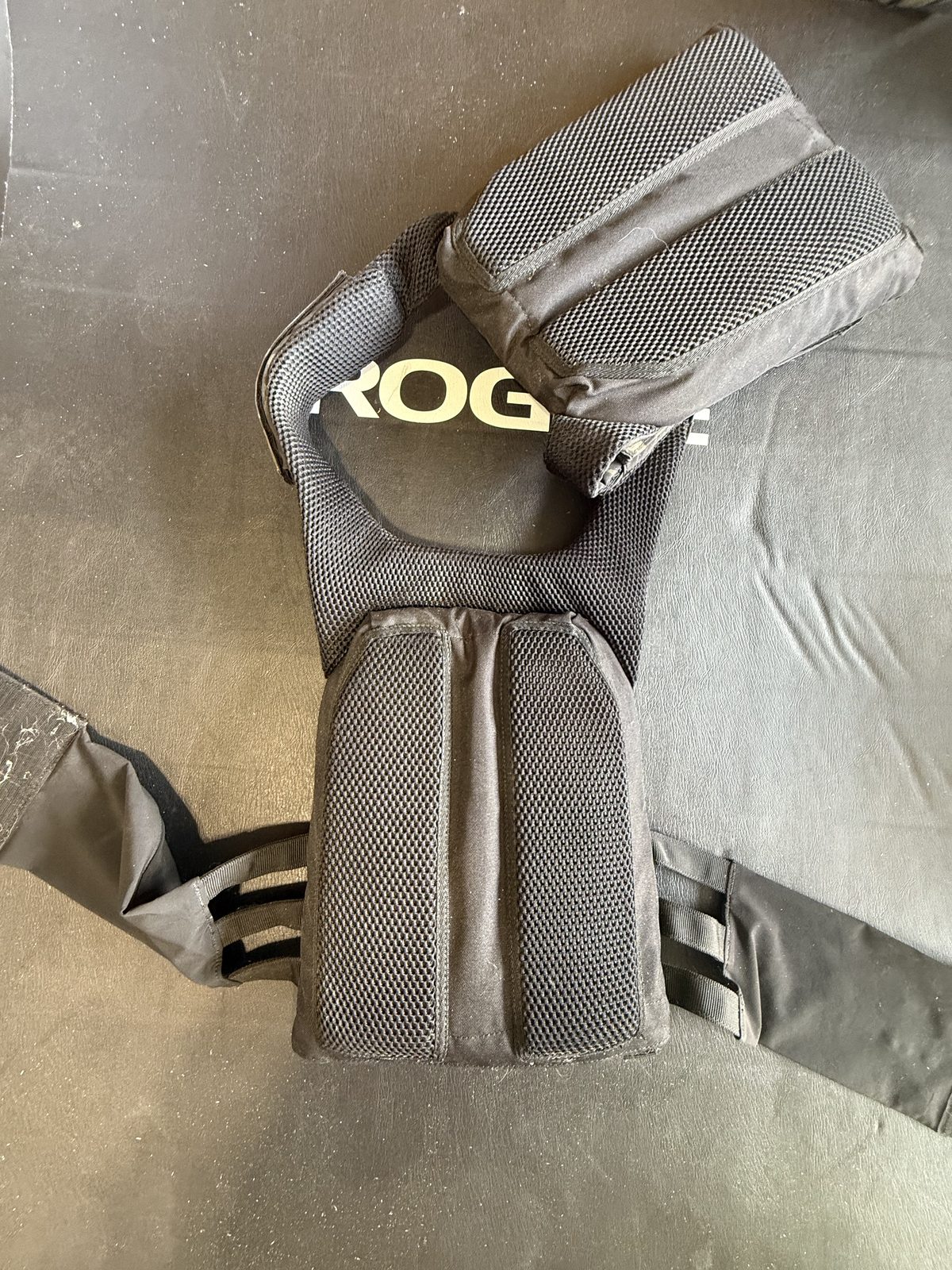 The padded mesh yoke shoulder straps on the TacTec Trainer